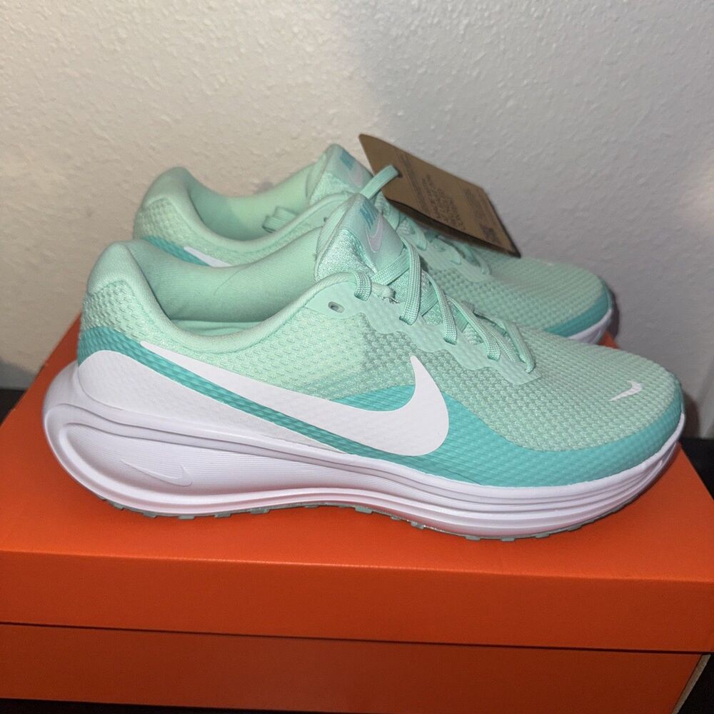 Women’s Size 8 Nike Revolution 8 Mint Foam Bleached Turquoise/White HJ8485-300